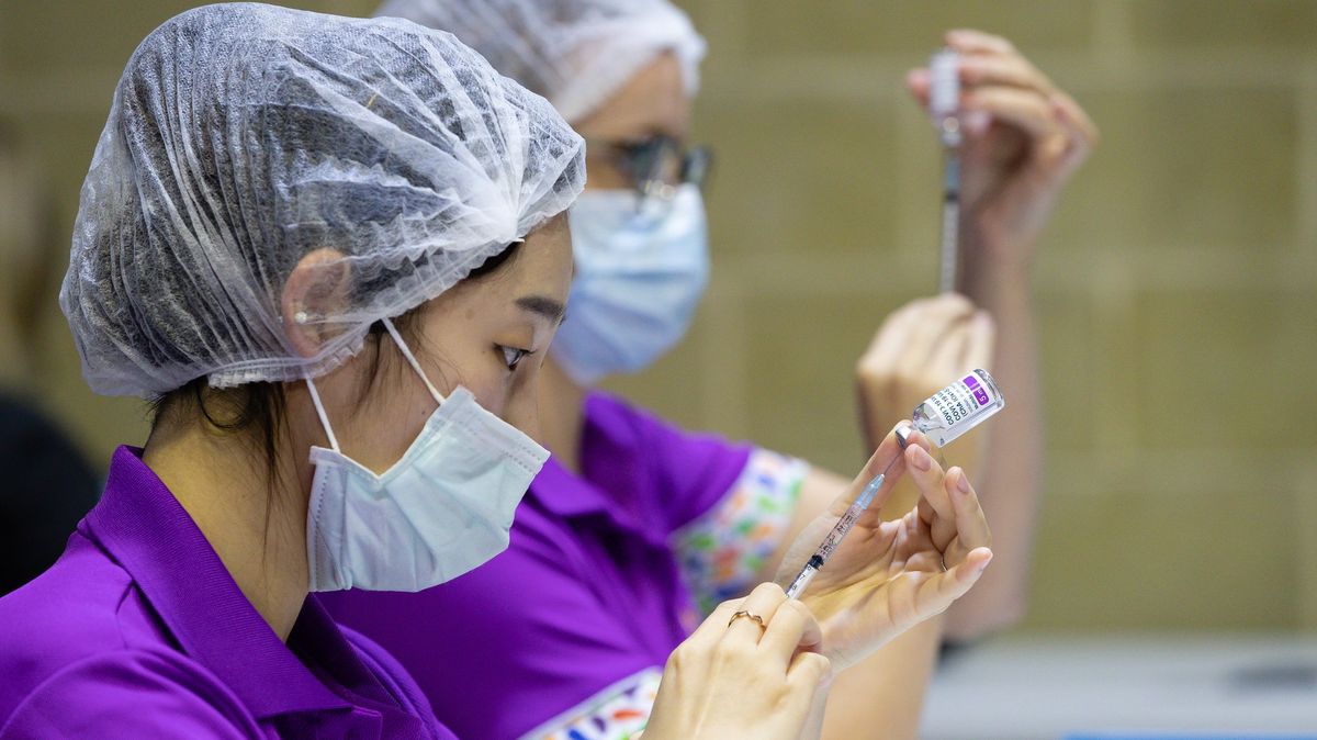 Lepší než Pfizer? Mladí lidé na sobě nechávají testovat čínskou vakcínu